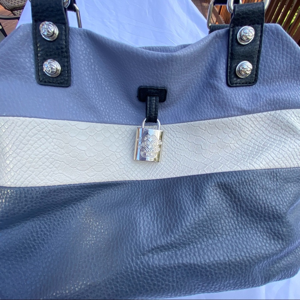Jessica Simpson Handbag - Picture 4 of 10